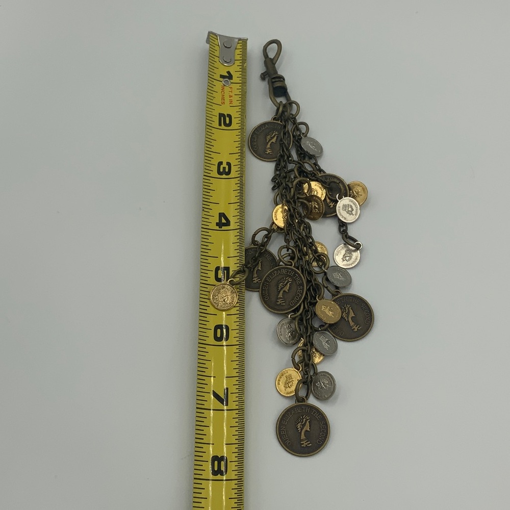 Vintage Queen Elizabeth The Second Bronze  Coin Charm Keychain Purse Charm - Picture 2 of 6